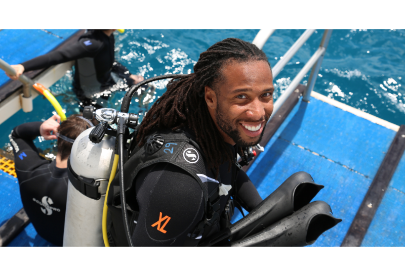 Larry Fitzgerald made a hole in one while golfing with Barack Obama 